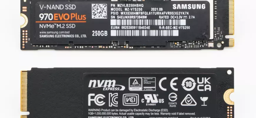 два NVMe SSD формата M.2 — лицевая и обратная сторона
